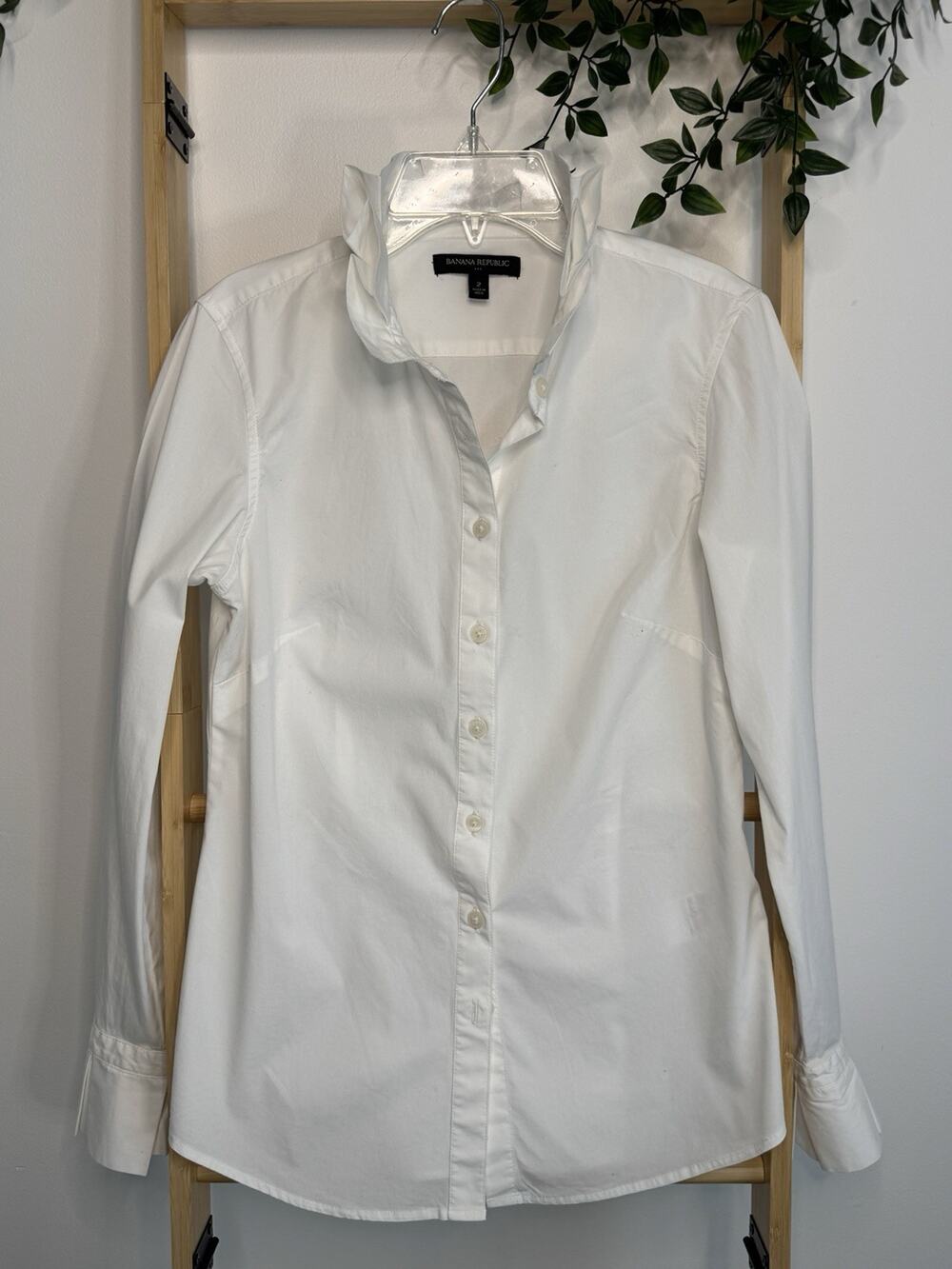 Banana Republic White Tailored Button Down Shirt Ruffle Collar/ Sleeves Size 2